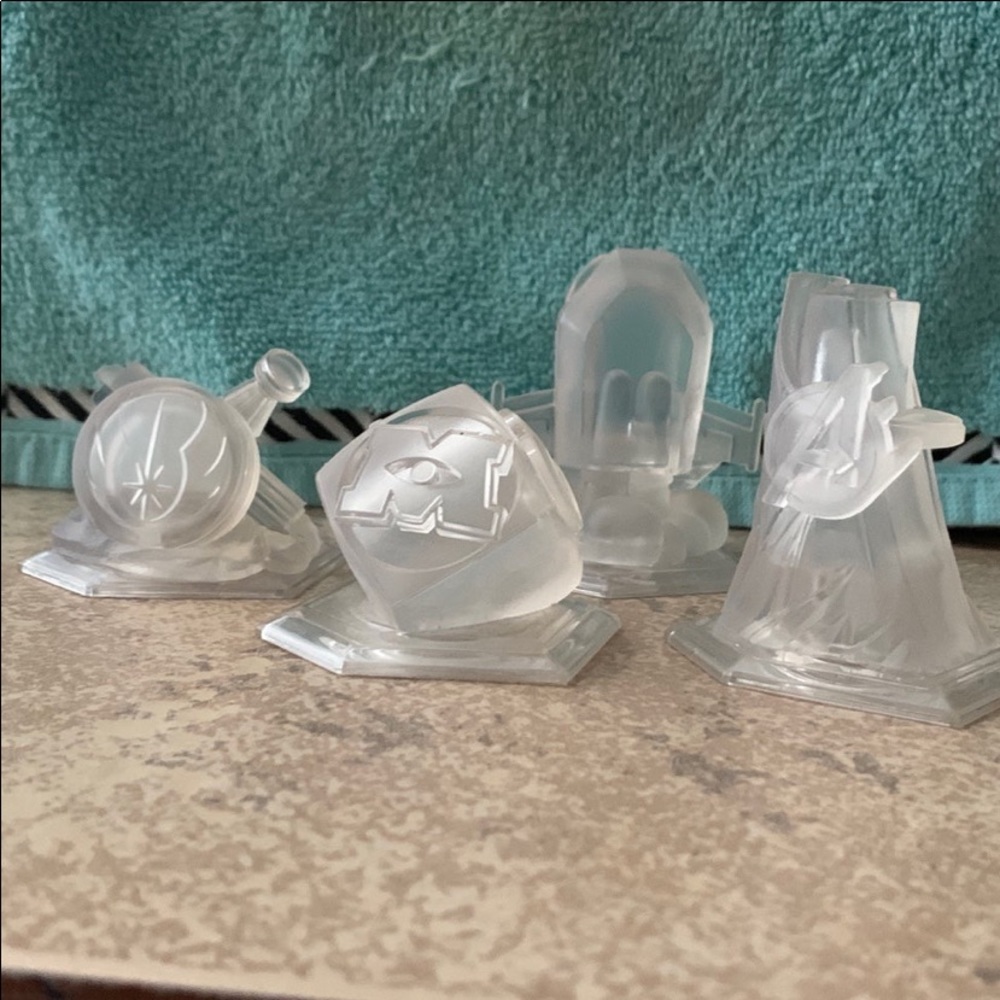Disney Infinity Four(4) Crystals 2.0 / 3.0